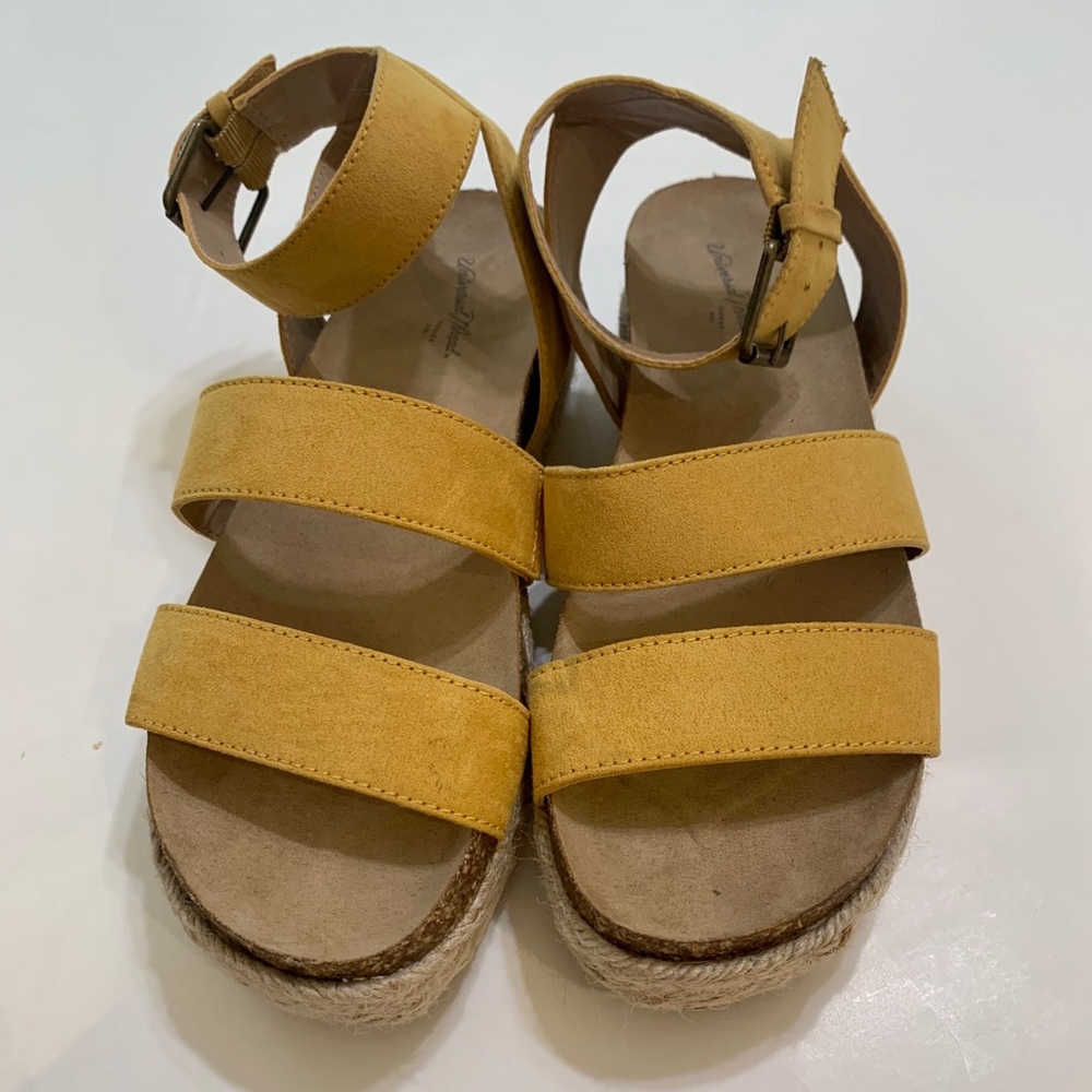 Universal Thread Yellow Espadrille Sandals Size 6